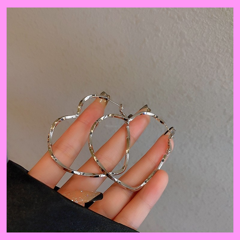 4、【choose any 7 in the live】{Factory price ,huge promotion should choose  in the live}heart tessle hoop fashion gorgeous earring