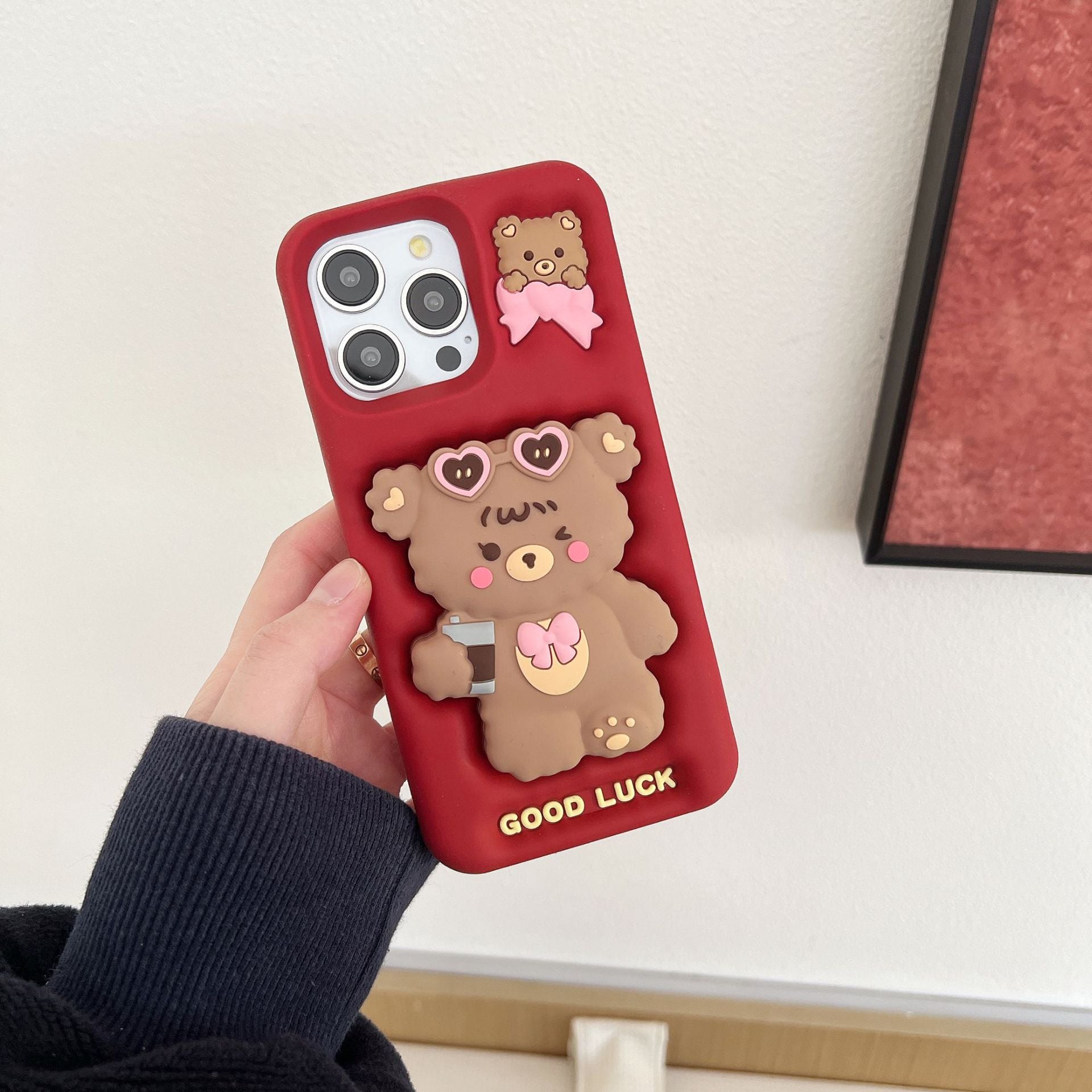 [3-8]Applicable Apple 16promax stand luck bear phone case iPhone16/15/14/13pro cartoon cute