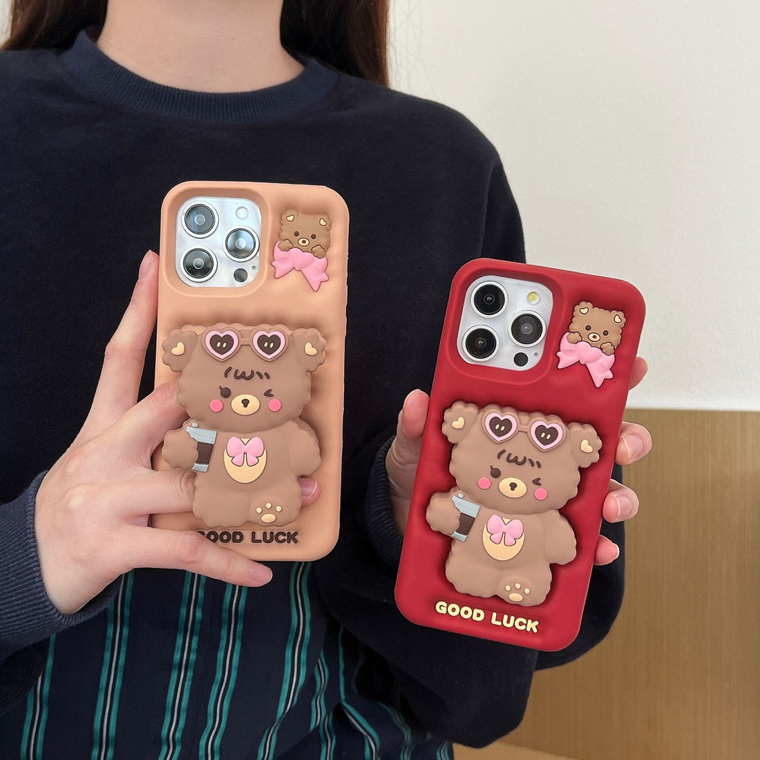 [3-8]Applicable Apple 16promax stand luck bear phone case iPhone16/15/14/13pro cartoon cute