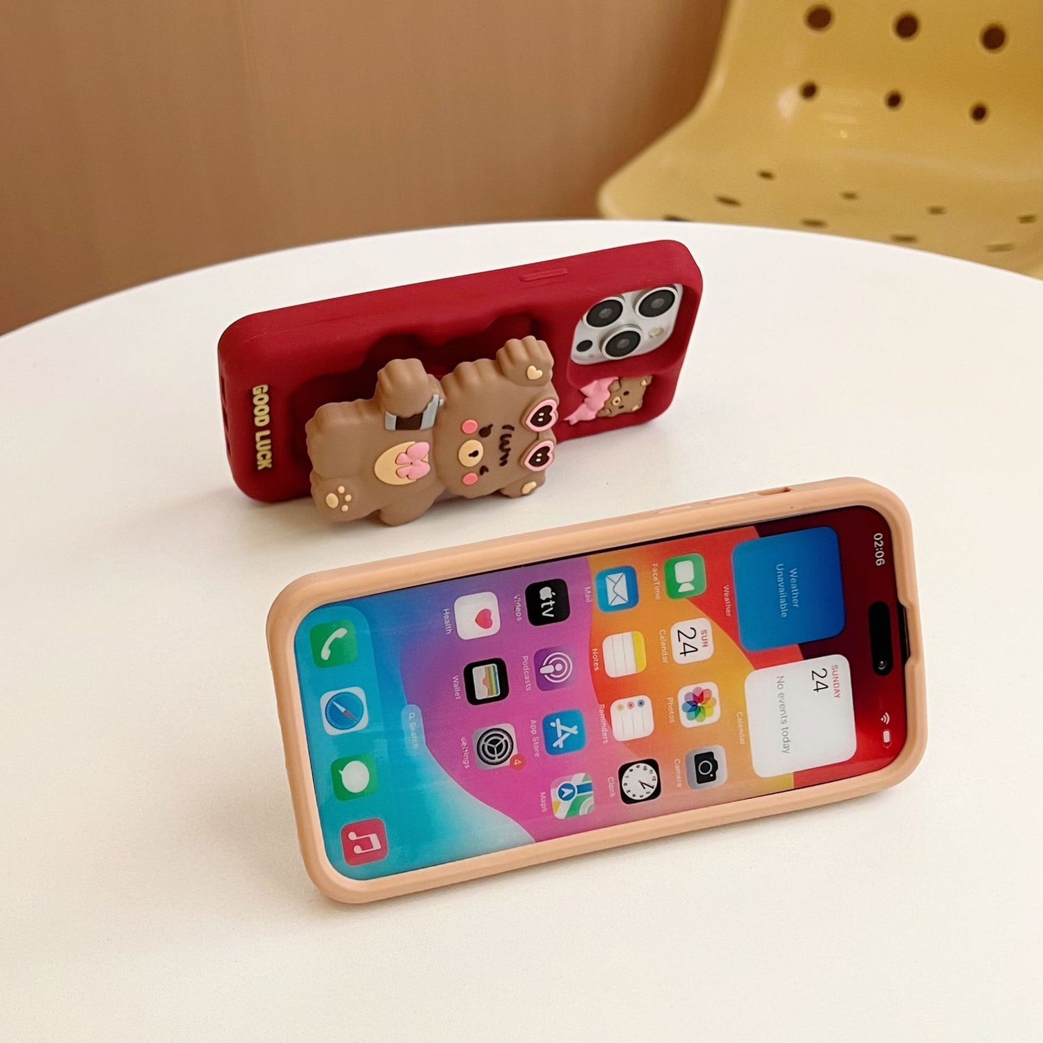 [3-8]Applicable Apple 16promax stand luck bear phone case iPhone16/15/14/13pro cartoon cute